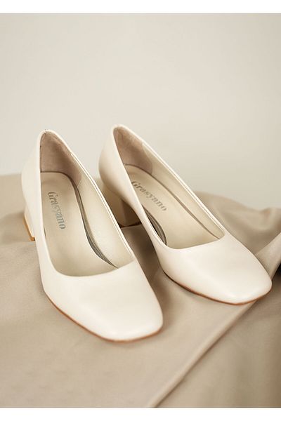 Grasyano Genuine Leather Ecru/Cream Classic Low Heel Shoes 4.5 cm Coated Heel in Soft Comfort Leather