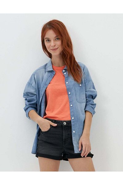 AMERICAN EAGLE قميص AE من قماش الدنيم بأكمام طويلة وأزرار