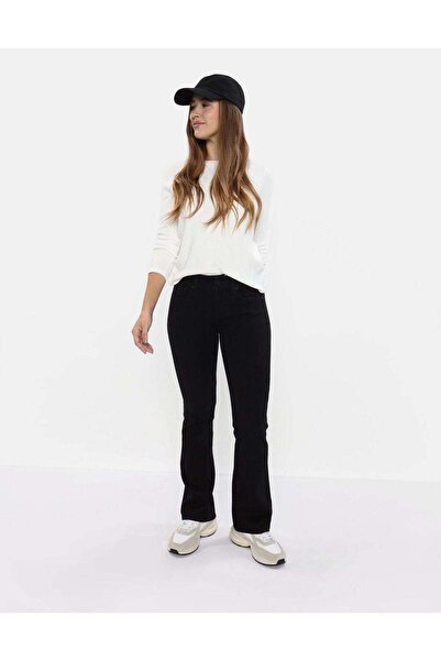 AMERICAN EAGLE AE Next Level Low-Rise Kick Bootcut Jean