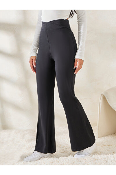 Styli Solid Criss-Cross Waistband Fit & Flare Leggings