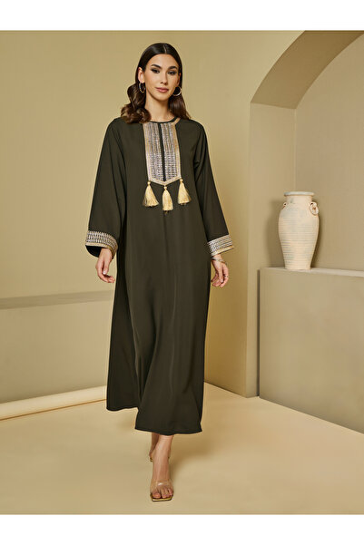 Styli جلابية برقبة دائرية مع زينة من الدانتيل وتفاصيل من الشراشيب