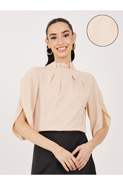 Take Two By Styli بلوزة مطوية بياقة عالية وأكمام على شكل زهرة التوليب