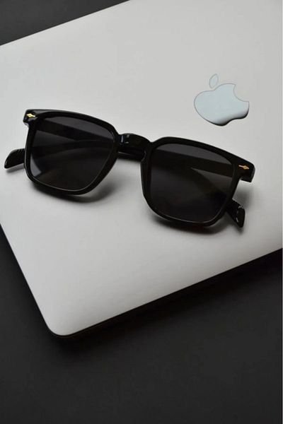 Nilu Moda Women's Black Rectangular Gold Framed Vintage Sunglasses