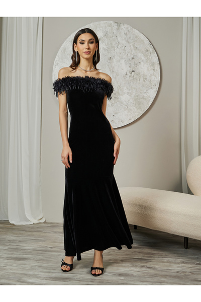 Styli Off Shoulder Faux Fur Detail Mermaid Hem Maxi Dress