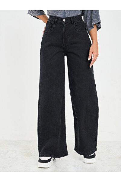 BLACK جينز عالي الخصر وواسع الساق