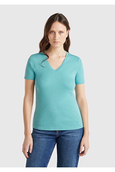 United Colors of Benetton Γυναικείο μπλουζάκι Ice Blue 100% βαμβακερό με λαιμόκοψη σε σχήμα V