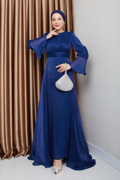 Olcay Silk Hijab Abendkleid mit Cape-Rock – Yoryo K. INDIGO 1235