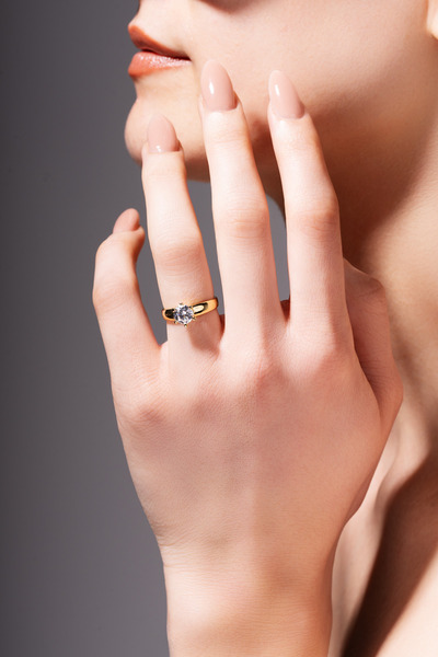 Mirari Altı Tırnak Işıltılı Tek Taş Mikron Altın Kaplama 925 Ayar Gümüş Kadın...