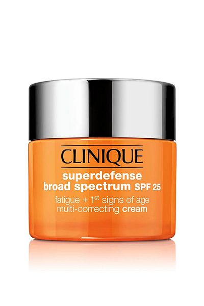 Clinique كريم الوجه المضاد للشيخوخة بمعامل حماية من الشمس SPF25 الذي يقلل من ظهور الخطوط الدقيقة والتجاعيد العميقة 50 مل