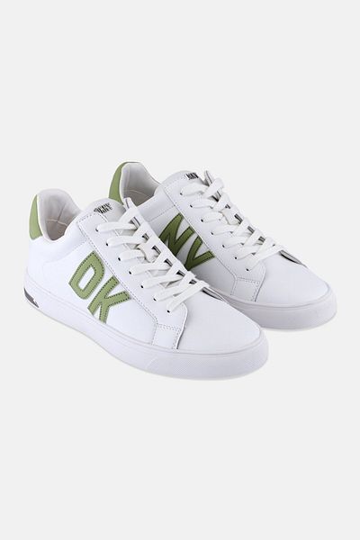 Dkny حذاء رياضي كاجوال برباط من Abeni للسيدات، باللون الأبيض