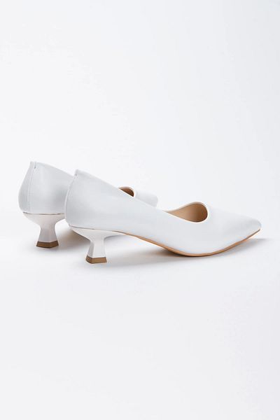 GULT Women's White Short Heel Pointed Toe Stiletto