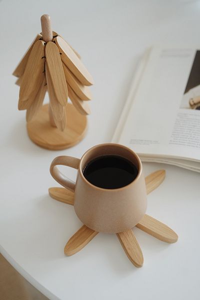 Dekorzdükkan 4-Piece Trivet with Bamboo Stand