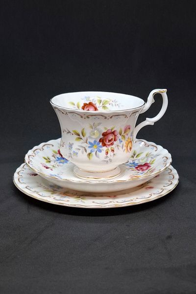 Royal Albert Jubilee Rose Vintage Teacup 3 Pieces 210 ml