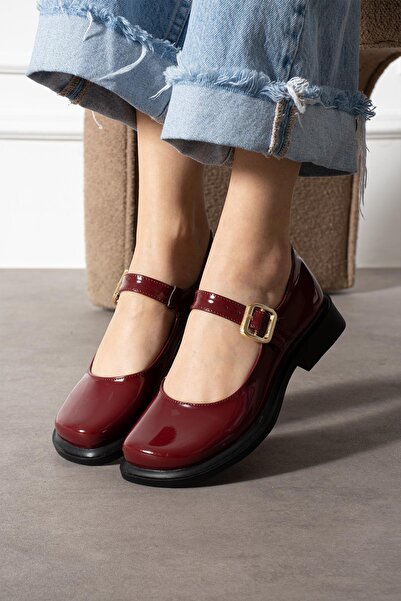 ShoeTek حذاء Jolanta نسائي مسطح بإبزيم بدون كعب من الجلد باللون العنابي