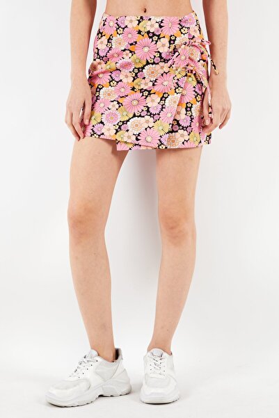 Asos Design تنورة قصيرة بنقشة زهور للنساء، وردي