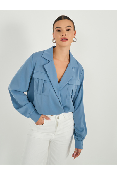 Styli بلوزة بياقة ملفوفة مع تفاصيل جيب
