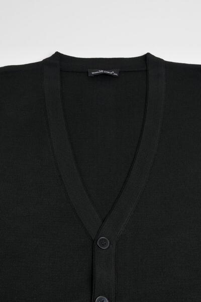 Woolen World Pocketed V-Neck Oversize (Large Size) Buttoned Wool Knitwear Vest
