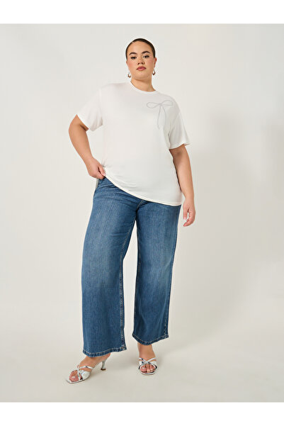 Styli Plus Size Embellished Round Neck T-Shirt