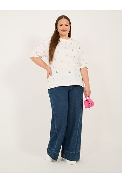 Styli Plus Size Oversized All Over Floral Embroidered T-Shirt