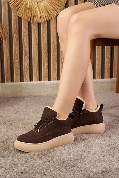 Nstil Γυναικείες μπότες casual καφέ χρώματος - Σουέντ μποτάκι με ψηλή χοντρή σόλα, κορδόνια και γούνα 1701