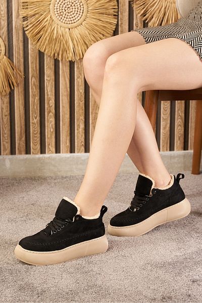 İmerShoes Μαύρες σουέτ ελαφριές μπότες - ψηλή χοντρή σόλα, γούνινο οβάλ δάχτυλο, καθημερινές γυναικείες μπότες με κορδόνια 1701