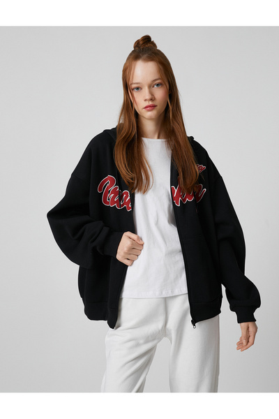 Koton Hanorac cu imprimeu pentru colegiu - cu glugă, supradimensionat, cu fermoar și detaliu de buzunar