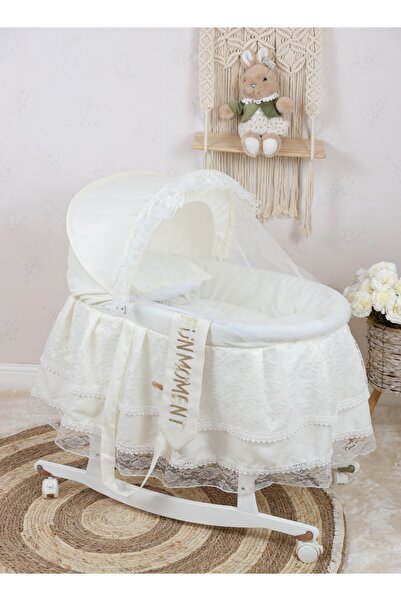 Fun Moment سلة موسى من الحديد المطلي باللون الأبيض مع قاعدة بيضاء وعجلات