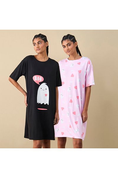FAV تي شيرت مزخرف بألوان متجانسة