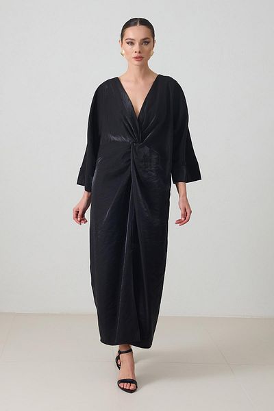 Setre Rochie neagră cu decolteu în V în față, cu mânecă lungă, cu croială relaxată
