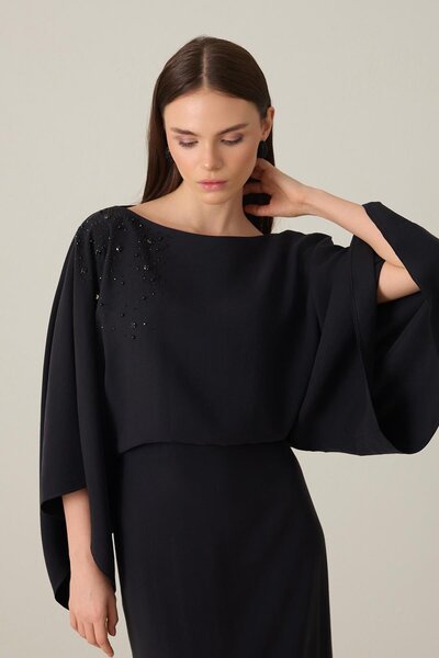 Setre Rochie neagră cu mânecă lungă, cu croială îngustă, cu cu pietre aplicate bretele la talie, lungime midi