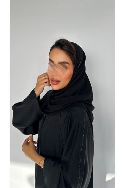 outline عباية صيفية سوداء مزدوجة من قماش الحرير