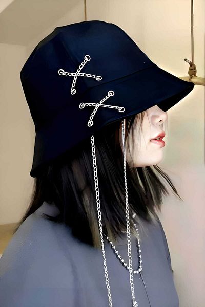 Trenderrs Унисекс шапка с верижка от K Pop