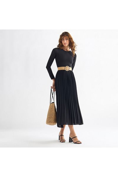 FAV Pleated Dress With Round Neck And Long Sleeves