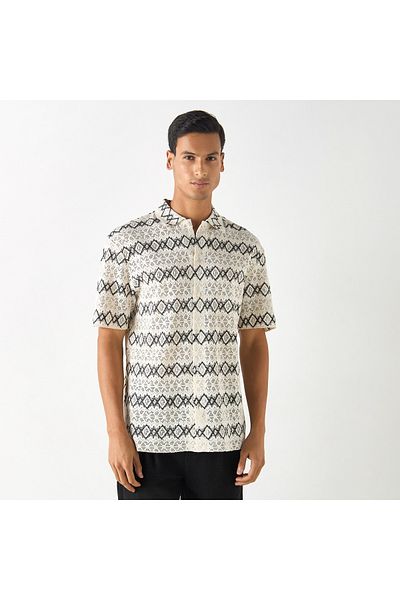 Iconic Regular Fit Textured Shirt With Short Sleeves