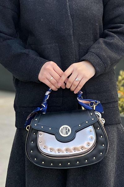DSN Staple Detailed Bag with Scarf Accessory