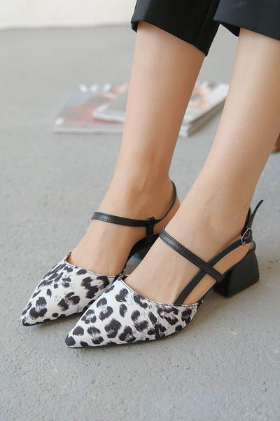 GOFFSHOES White Women's Short-Heeled Shoes - Leo