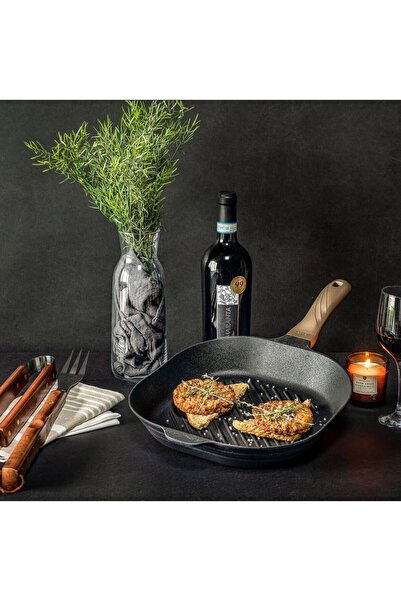 Neoklein Tigaie grill Neoklein SGR30, 30 cm, aluminiu turnat, invelis antiaderent, Gold