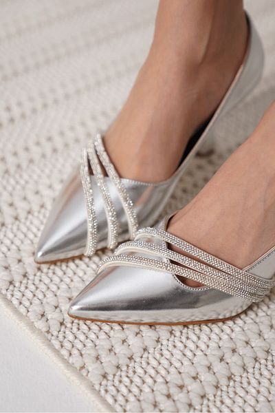 stoneclass   Women's Stiletto Goblet Master Delightful Stone Detailed 8 cm Heel