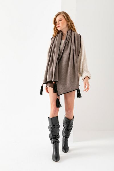 VEGA MODA Stitched Interloc, Knitwear and Patternless Women's Shoulder Shawl