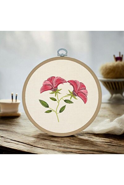 riyaz Kırmızı Nakışlı Çiçekler - Yuvarlak Pano Kasnak Çap:17cm