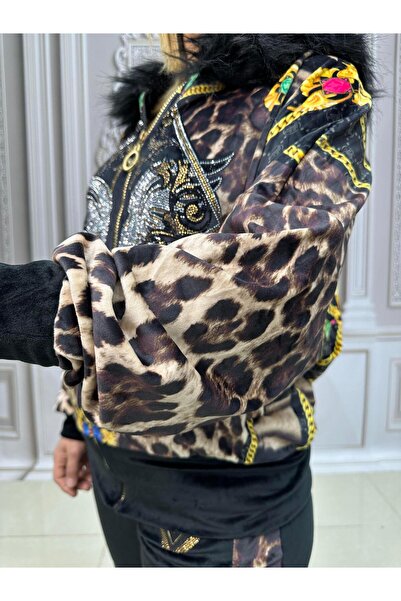 Kokostrendi طقم بدلة رياضية من القطيفة بطبعة الفهد وحجر الكريستال - بيج