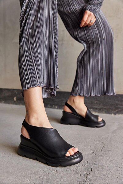 NILUFARR Heidi Black Genuine Leather Thick Soled Women's Sandals