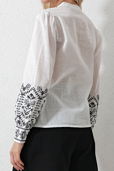 VAGGON Bluză albă de in pentru femei, cu guler de judecător, cu ciucuri, cu detalii, Prmx11925