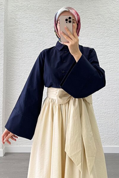 MELEK ARAZ Мінімалістична оверсайз сорочка з рукавами-крилами з попліну для жінок - темно-синя