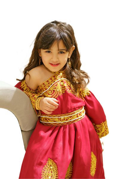 outline Luxurious red children's jalabiya with elegant gold embroidery