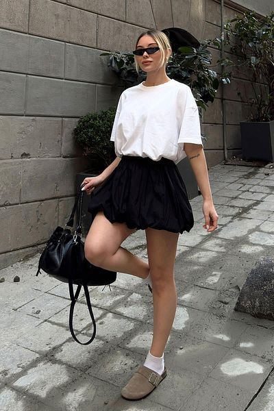 Swist Fusta mini cu balon pentru femei cu pliuri negre