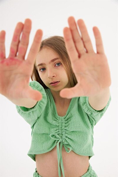 Hilal Akıncı Kids Bluză cu detaliu cu șnur pentru fete, pantaloni harem cu talie elastică, set de 2 piese