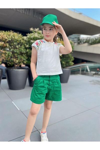 Hilal Akıncı Kids Bluză albă brodata pentru fete, pantaloni scurți colorați, pălărie, set de 3 piese