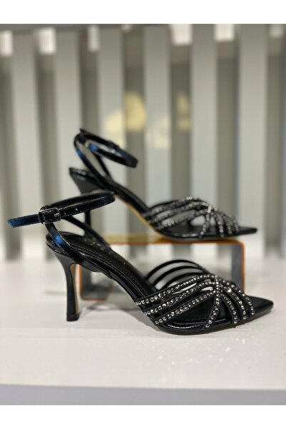 KRISTE BELL - ÖNÜ AÇIK TAŞLI SİYAH TOPUKLU AYAKKABI