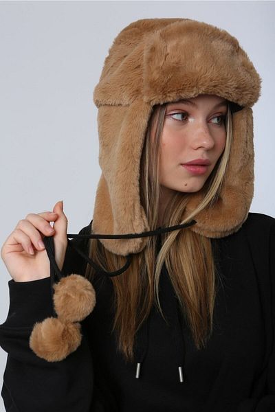 Luminos Butik Плюшена дамска шапка с помпон от камилска кожа - със слушалки, шапка с барета 1103